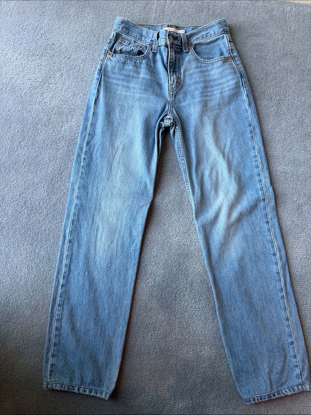 Straight Leg Women's Jeans in Light Blue Denim
